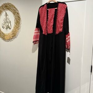 New Jordanian Kufiya Black and Red Abaya
